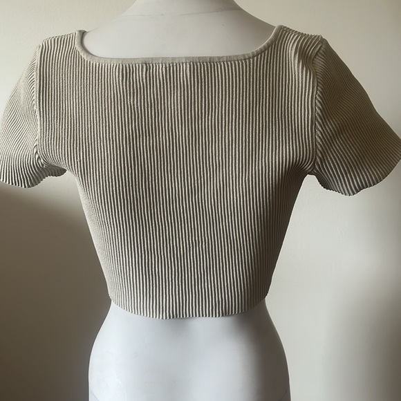 Aritzia Babaton Beige Ribbed Crop Short Sleeve Top size L - Picture 5 of 11